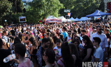 Πλήθος κόσμου στο Αthens Pride στο κέντρο της πρωτεύουσας