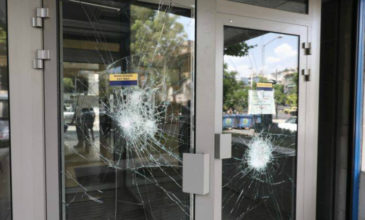 Φωτογραφίες από την τράπεζα στη Συγγρού μετά το χτύπημα αγνώστων