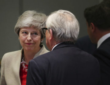 Γιούνκερ: «Όχι» στην επαναδιαπραγμάτευση του Brexit