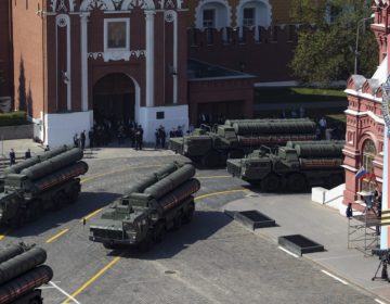 Η Ρωσία στέλνει τους S-400 στην Τουρκία- Σκληρή κριτική των ΗΠΑ στην Άγκυρα