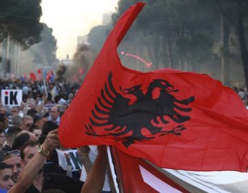 Υπερψηφίστηκε από το αλβανικό κοινοβούλιο η πρόταση μομφής κατά του προέδρου Μέτα