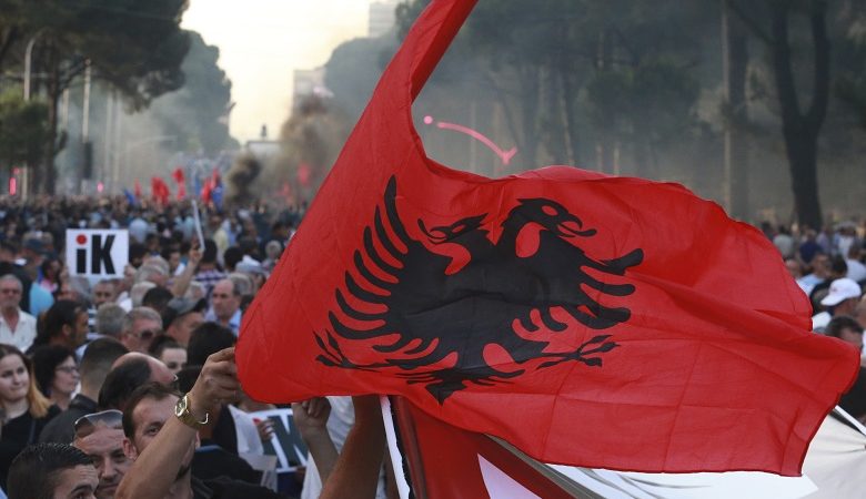 Υπερψηφίστηκε από το αλβανικό κοινοβούλιο η πρόταση μομφής κατά του προέδρου Μέτα