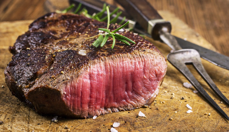 «Στα μαχαίρια» οι επιστήμονες για την κατανάλωση κόκκινου κρέατος