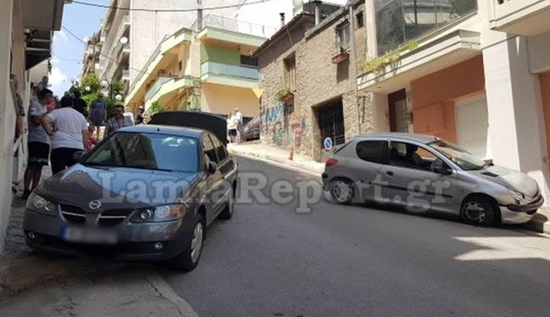 Τροχαίο στη Λαμία – Αυτοκίνητο έκανε τρελή πορεία στο κέντρο της πόλης