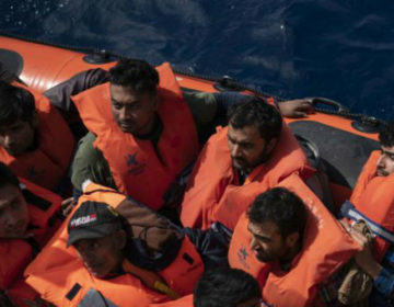 Αγνοούνται 12 άτομα από ναυάγιο με πρόσφυγες στα τουρκικά παράλια