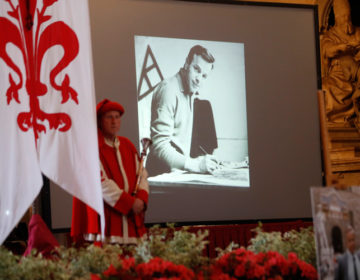 Χιλιάδες κόσμου είπαν «αντίο» στον Φράνκο Τζεφιρέλι