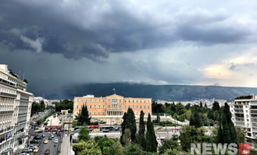 «Μαύρισε» ο ουρανός της Αθήνας – Κεραυνοί, αστραπές και κλήσεις στην Πυροσβεστική