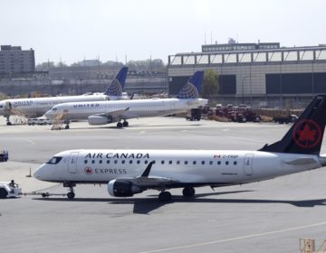 Κοιμήθηκε στην πτήση και την… κλείδωσαν μέσα στο αεροπλάνο