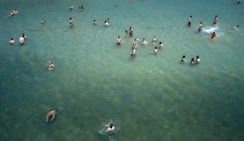 Ποιες είναι οι ακατάλληλες παραλίες για μπάνιο εκτός Αττικής