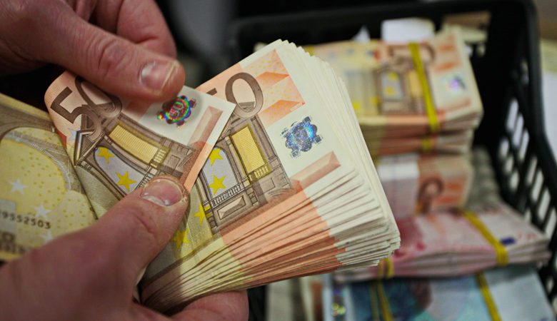 Ποιοι φόροι θα φέρουν καθαρά έσοδα 54,71 δισ. ευρώ στα κρατικά ταμεία