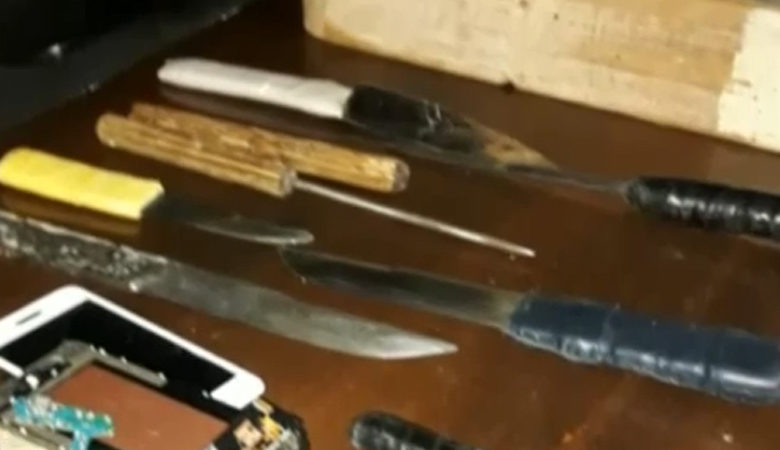 Φυλακές Κορυδαλλού: Αυτά ήταν τα όπλα που χρησιμοποίησαν οι κρατούμενοι στις συμπλοκές