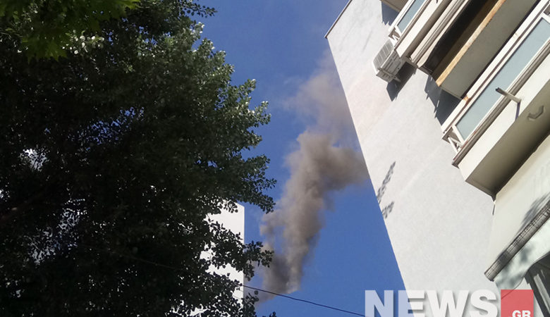 Ξέσπασε φωτιά σε καμινάδα πολυκατοικίας στο Κουκάκι