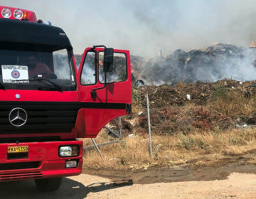 Ξέσπασε φωτιά σε αποθήκη της ΠΥΡΚΑΛ στο Πάνακτο Βοιωτίας