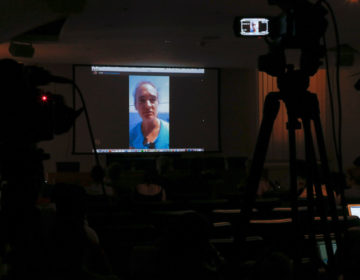 Η πλοίαρχος Καρόλα Ρακέτε που έσωσε μετανάστες σε ιταλικό δικαστήριο