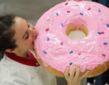 Το μεγαλύτερο ντόνατ στον κόσμο έχει 12.000 θερμίδες