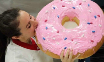 Το μεγαλύτερο ντόνατ στον κόσμο έχει 12.000 θερμίδες