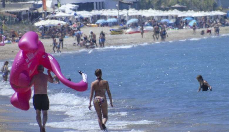 Ανοίγουν οι οργανωμένες παραλίες το Σαββατοκύριακο λόγω καύσωνα