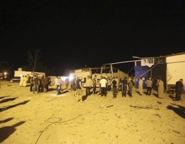 Σκόρπισαν τον θάνατο σε κέντρο μεταναστών στη Λιβύη