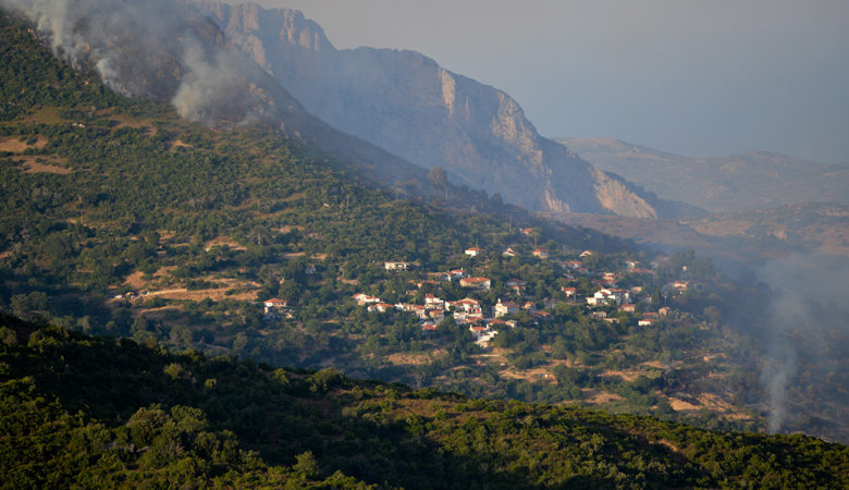 Απειλήθηκε και δεύτερος οικισμός από την πυρκαγιά στην Εύβοια
