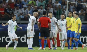 Διαιτητικό σκάνδαλο καταγγέλει η Αργεντινή στον ημιτελικό με τη Βραζιλία