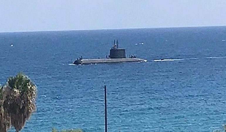 Τουρκικό υποβρύχιο αγκυροβόλησε στην Κερύνεια, προστατεύει τα δυο γεωτρύπανα