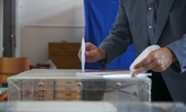 Τα ευρήματα των τελευταίων δημοσκοπήσεων πριν ανοίξουν οι κάλπες των εκλογών