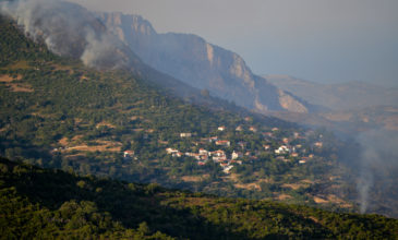 Σε εξέλιξη η μάχη με τις φλόγες στην Εύβοια – Ξέσπασαν άλλα τρία μέτωπα τα ξημερώματα