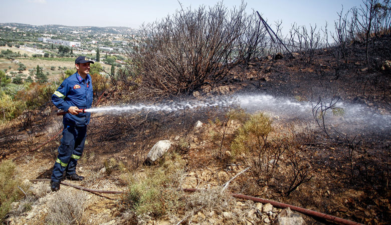 Προσαγωγή 72χρονης για την φωτιά στα Σπάτα