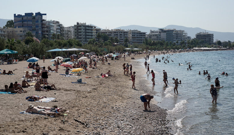 Ηλιοφάνεια, ζέστη και αφρικανική σκόνη αύριο Παρασκευή – Πού θα «χτυπήσουν» 40άρια
