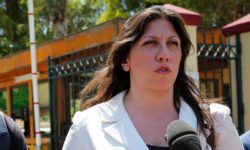 Στο Μονομελές Πλημμελειοδικείο Λάρισας η Ζ. Κωνσταντοπούλου για τη δίκη σχετικά με τα βίντεο φόρτωσης της εμπορικής αμαξοστοιχίας στα Τέμπη