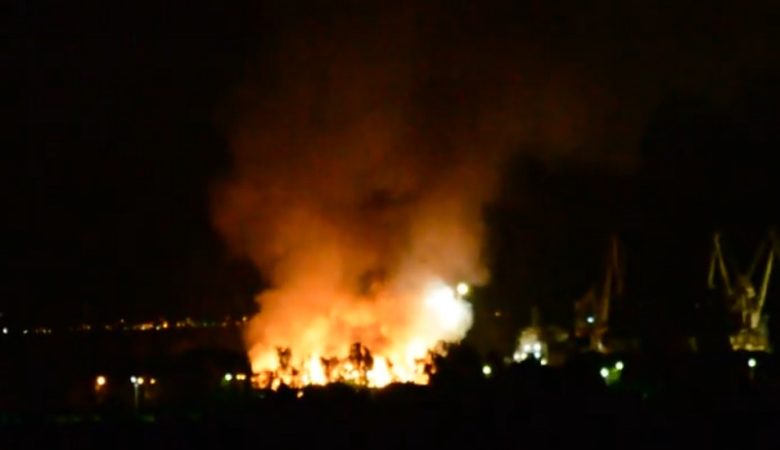 Εκκενώθηκαν κατασκηνώσεις στην Αμφίκλεια μέσα στη νύχτα λόγω φωτιάς