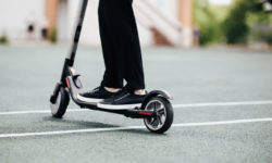 Νέος κανονισμός κυκλοφορίας και στάθμευσης για τα ηλεκτρικά πατίνια στον δήμο Αθηναίων