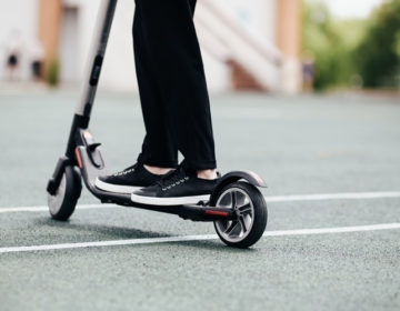 Η Δανία παίρνει μέτρα για τη ρύθμιση της κυκλοφορίας των ηλεκτρικών πατινιών