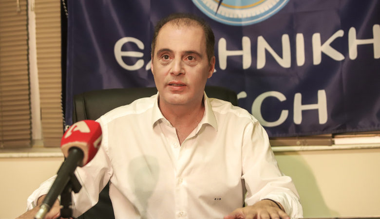 Ο Βελόπουλος μιλά για «λαθροεισβολείς» και ζητά άμεση μεταφορά τους σε ακατοίκητα νησιά
