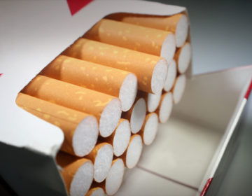 Πήγε να αγοράσει τσιγάρα και αντίκρισε στο πακέτο την νεκρή γυναίκα του