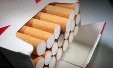 Χαλκιδική: Εντοπίστηκε εργοστάσιο παραγωγής λαθραίων τσιγάρων – Συνελήφθησαν 30 άτομα και κατασχέθηκαν 500.000 πακέτα