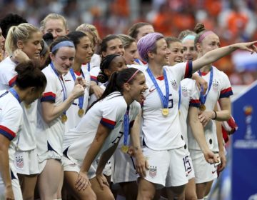 Η εθνική γυναικών των ΗΠΑ γυρνάει την πλάτη στον Τραμπ