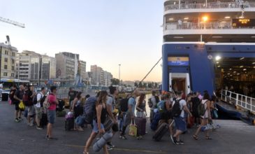 Ενημέρωση για τα δικαιώματα των επιβατών στο λιμάνι του Πειραιά