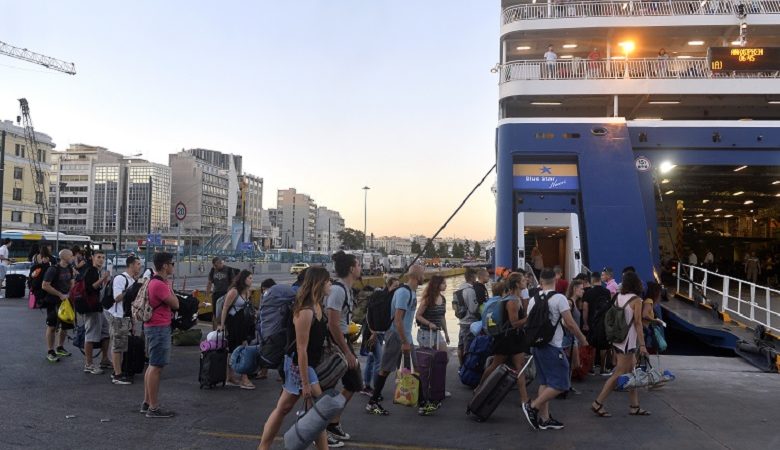 Ενημέρωση για τα δικαιώματα των επιβατών στο λιμάνι του Πειραιά