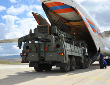 Οι πρώτες φωτογραφίες από την άφιξη των S-400 στην Τουρκία