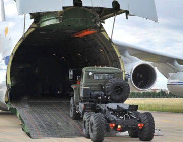 Κορυφαίοι γερουσιαστές απαιτούν από τον Τραμπ να επιβάλει κυρώσεις στην Τουρκία για τους S-400