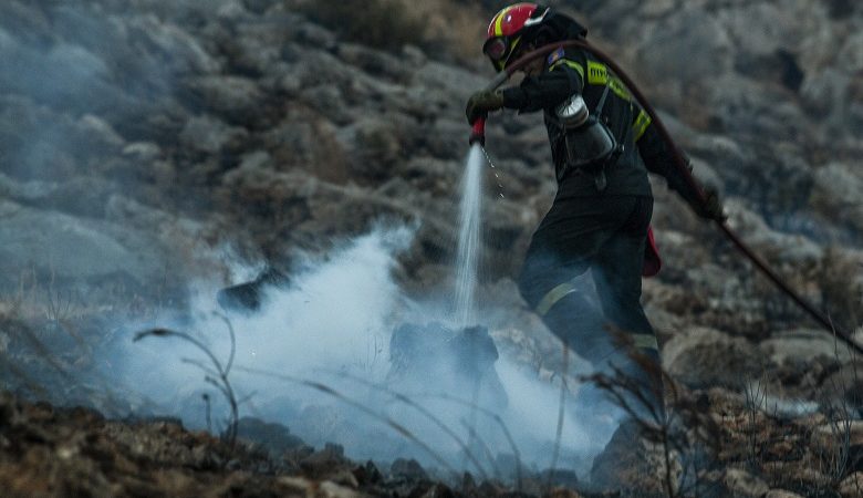 Ξέσπασε φωτιά στο Κάτω Σούλι του Δήμου Μαραθώνα