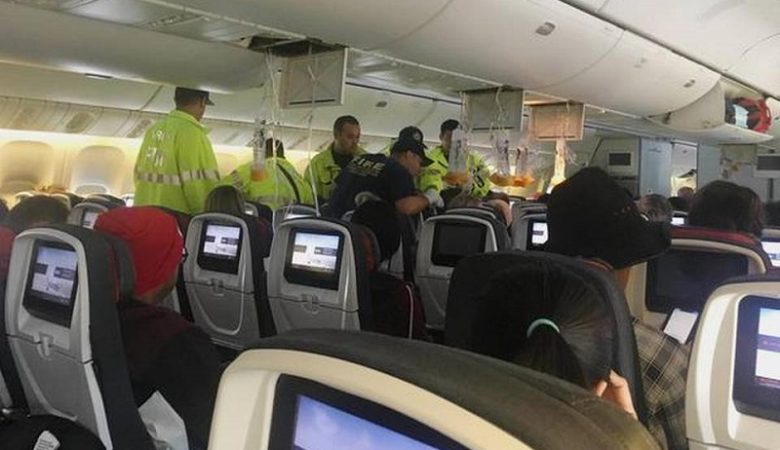Δεκάδες τραυματίες σε αναγκαστική προσγείωση αεροπλάνου στη Χαβάη