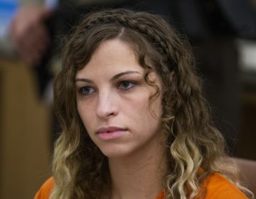 Φυλάκιση 20 ετών για τη δασκάλα που αποπλάνησε 13χρονο μαθητή της