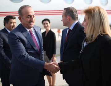 Τουρκική μειονότητα και στα Σκόπια «ανακάλυψε» ο Τσαβούσογλου