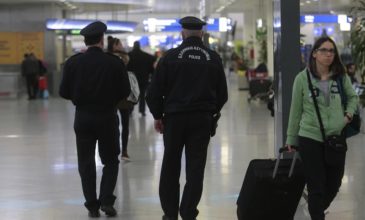 Αστυνομικός συνελήφθη ως μέλος σπείρας διακίνησης μεταναστών