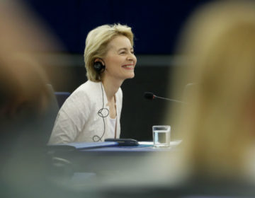 Μέρκελ, Μακρόν, Γιούνκερ, Μισέλ και Στόλτενμπεργκ συνεχάρησαν την Ούρσουλα φον ντερ Λάιεν