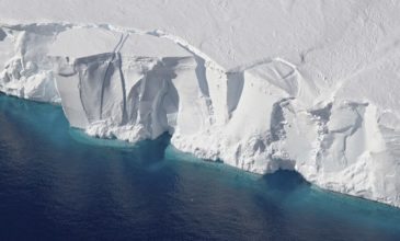 Βομβαρδισμό της Ανταρκτικής με τεχνητό χιόνι μελετούν οι επιστήμονες