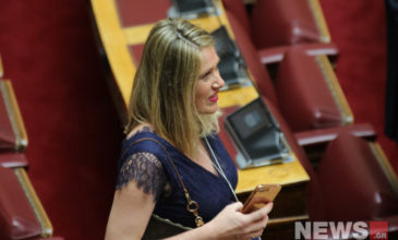 Ορκωμοσία Βουλής: Η έγκυος βουλευτής που έκλεψε τις εντυπώσεις