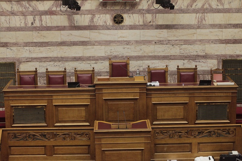 Στη Βουλή η δικογραφία για τους χειρισμούς στην υπόθεση Novartis